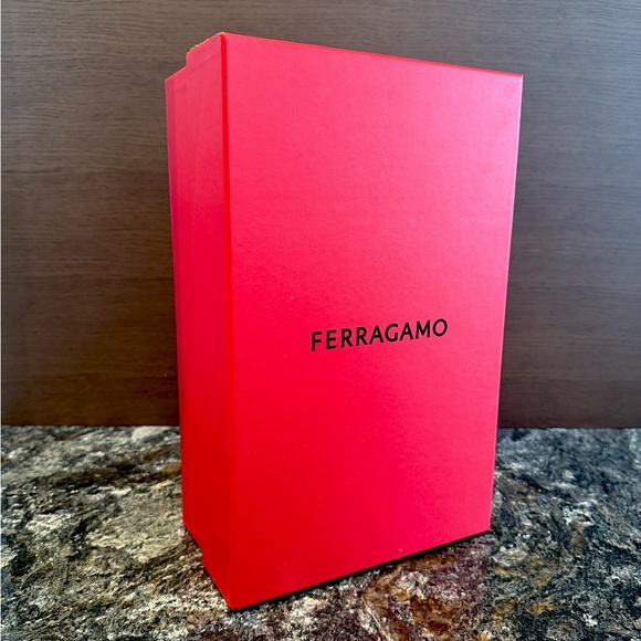 Salvatore Ferragamo Gift Box - Picture 1 of 3